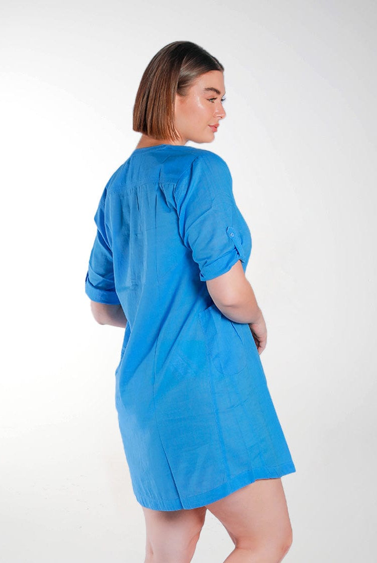 brunette model wears blue kaftan with adjustable sleeves