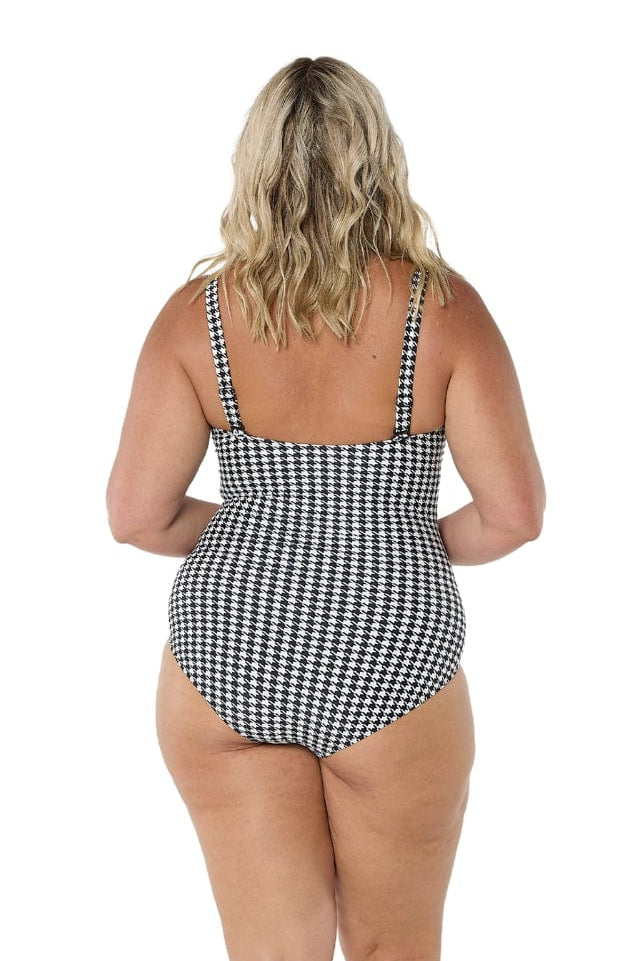 model showing back of black and white women's swimsuit
