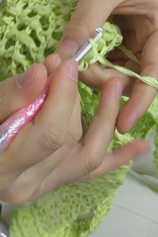 Making a crochet beach bag