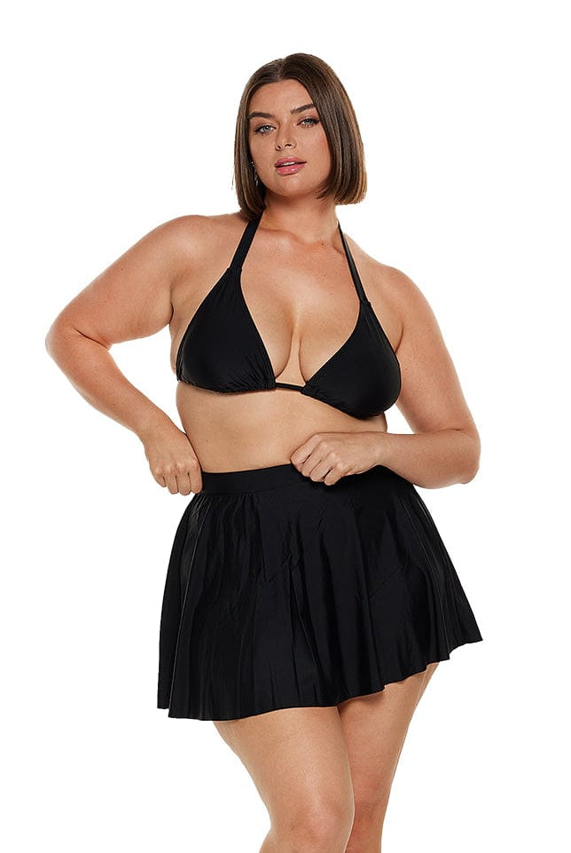 Brunette women wears plain black high waisted swimming skirt