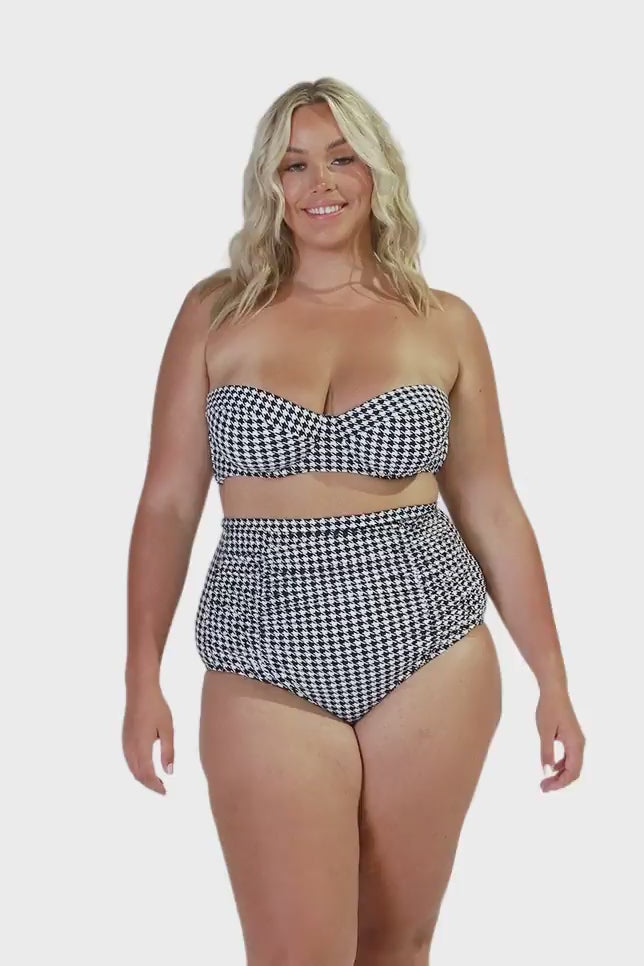 model wearing hounds tooth retro bikini set