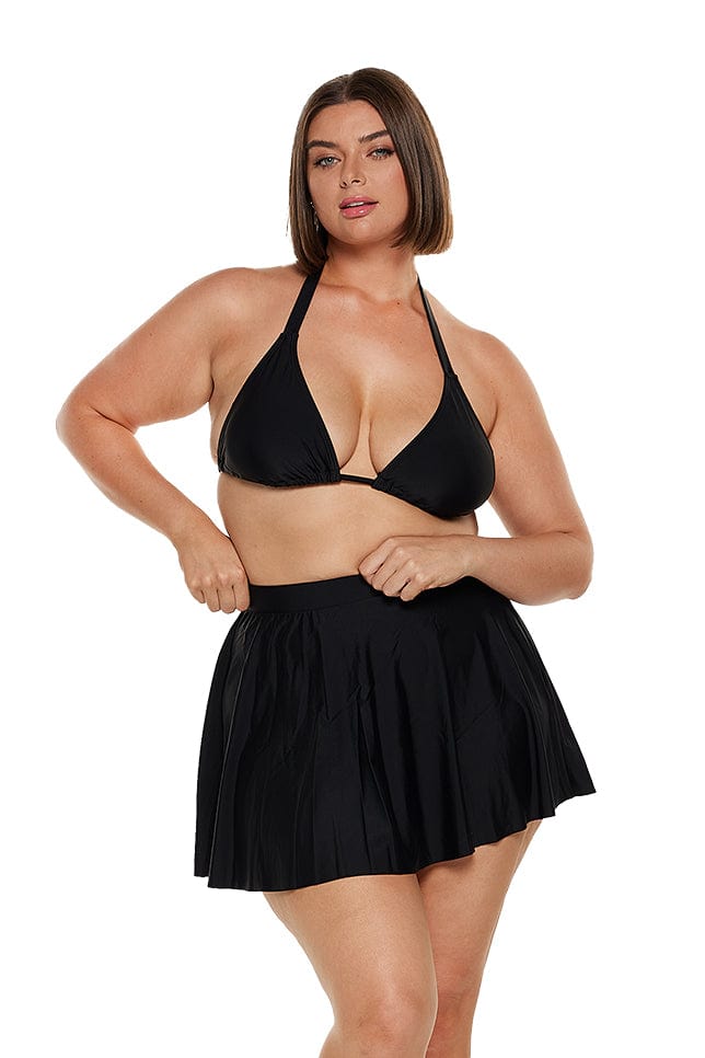 Brunette women wears plain black high waisted swimming skirt